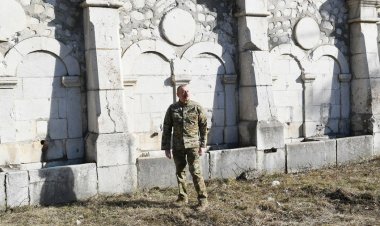 İlham Əliyev: "Bu gün bir şeyə kədərlənirəm ki, atam bu günü görə bilməyib"