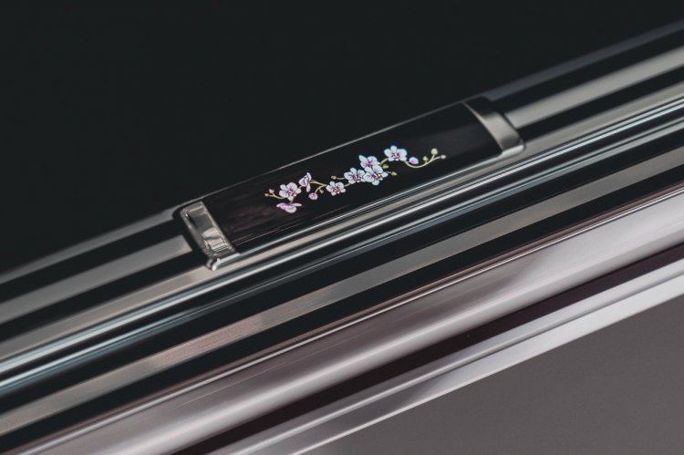 Phantom Orchid zamanımızın ilham verici simvoludur