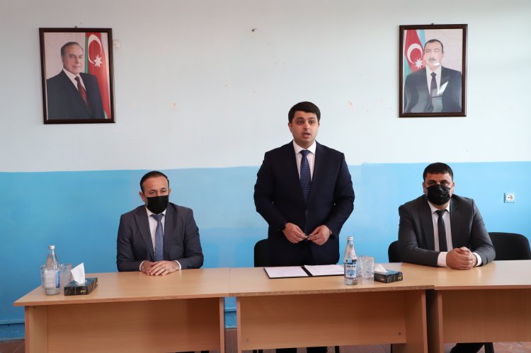 Mirhəsən Seyidov vətəndaşların problemlərini dinləyib