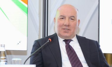 Elman Rüstəmov Mərkəzi Bankın sədri vəzifəsindən çıxarılır
