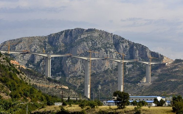 Azərbaycan şirkəti Bosniya və Herseqovinada hündürlüyü 100 metr olan körpü tikir
