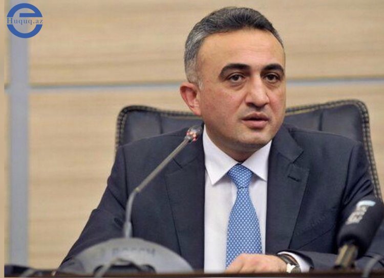 Məhkəmə iclası təyin olunmuş vaxtda başlamırsa, vəkil necə davranmalıdır?