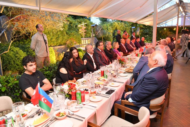 Mübariz Mənsimov iftar  süfrəsinə qatılıb