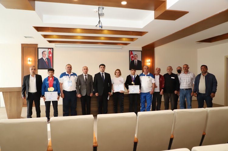 Neftçalada idmançılarla görüş keçirilib