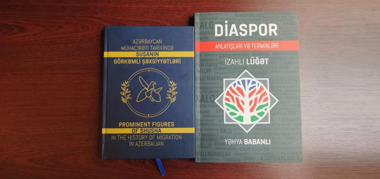 Komitənin dəstəyi ilə çap edilən kitablar Qurultayda təqdim olunub - FOTO