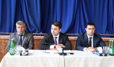 Mirhəsən Seyidov vətəndaşların problemlərini dinləyib