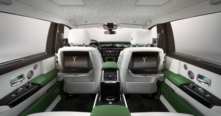 “Bespoke” Heykayələri: “SILENT MOTION” Galereya