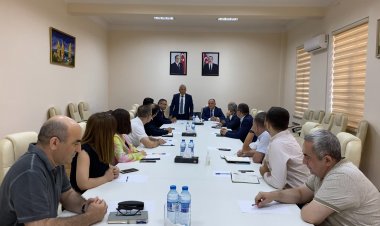 Yeni prorektor kollektivə təqdim olundu