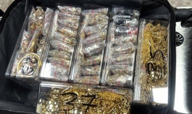 İstanbuldan Bakıya 17 kq qızıl gətirən şəxsi gömrükçülər saxladı