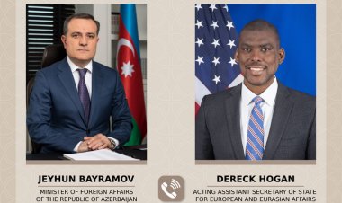 Ceyhun Bayramov ABŞ dövlət katibinin köməkçisi ilə telefonla danışıb