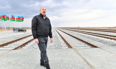 Dövlət başçısı Bərdə-Ağdam dəmir yolu xəttinin tikintisi ilə tanış olub