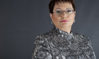 Prezident Elmira Axundovanı 2-ci dərəcəli “Vətənə xidmətə görə” ordeni ilə təltif edib