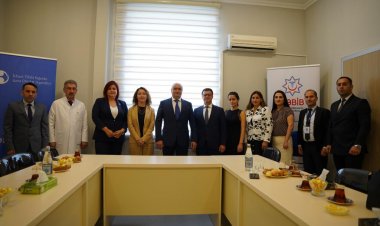 UNICEF Respublika Klinik Xəstəxanasına tibbi avadanlıqlar ianə edib