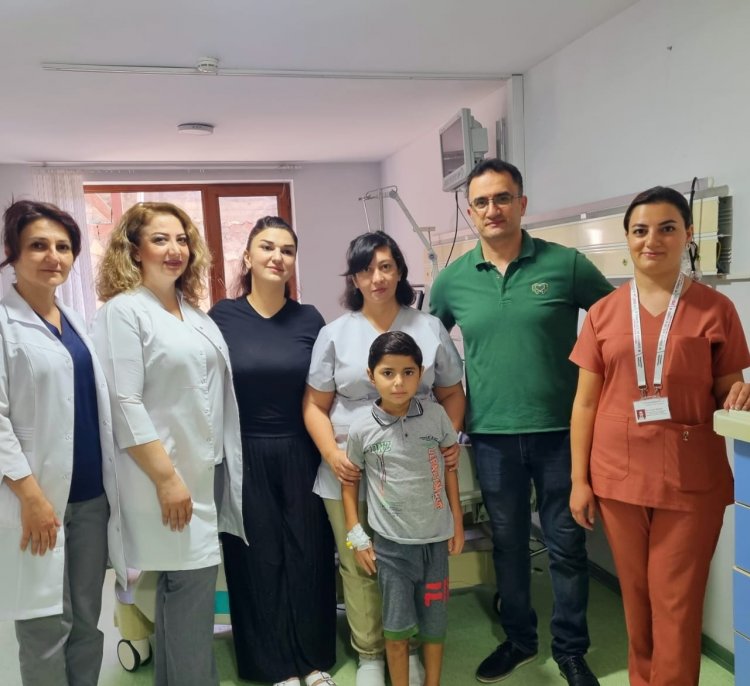 Ağır xəstəlikdən sağalan şəxsin valideynləri Respublika Klinik Xəstəxanasına təşəkkür edib