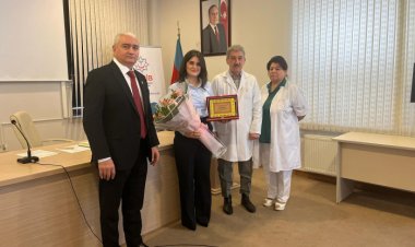 Tibb müəssisəsinin əməkdaşları təltif olunublar