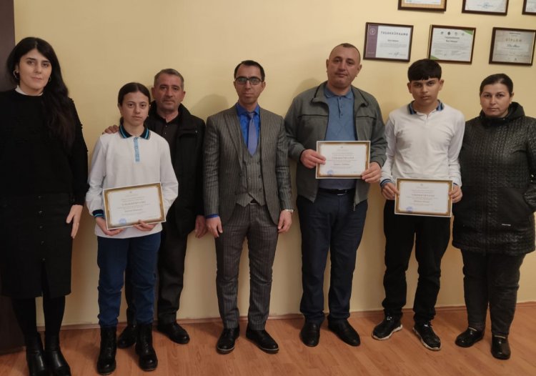 Şagirdlər və onların müəllimləri təltif olundular