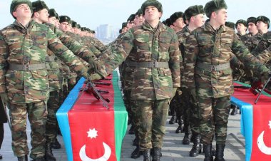 Hərbi qulluqçuların aylıq vəzifə maaşları artırılıb