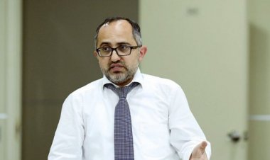 Türk həkim Əkrəm Həsənovu məhkəməyə verib