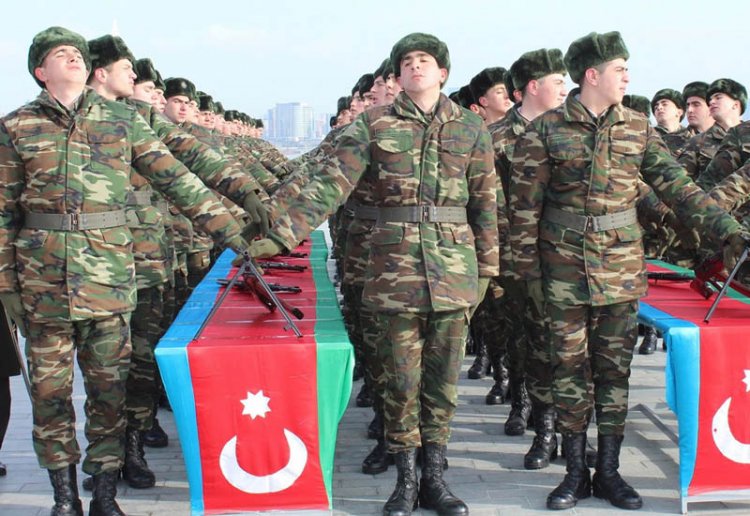 Hərbi qulluqçuların aylıq vəzifə maaşları artırılıb