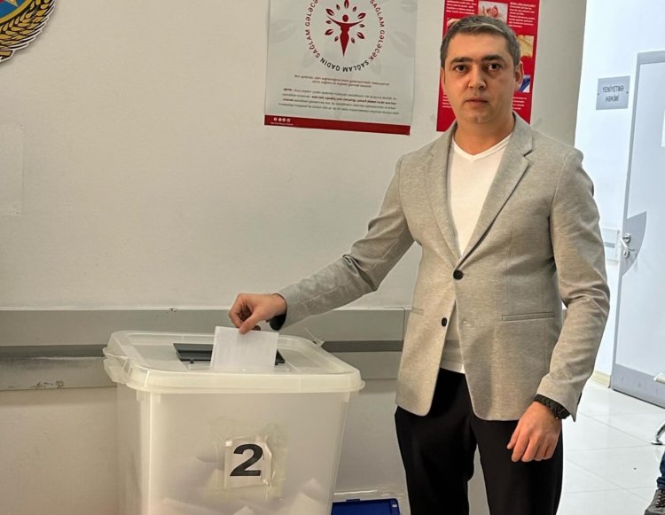 “İMZA” İctimai Birliyinin sədri səsvermə hüququndan istifadə edib