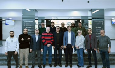 Nazir Fərid Qayıbov fotoqraflarla görüşüb