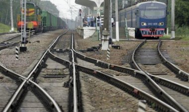 Dəmiryolu keçidində diqqətsizlik daha bir