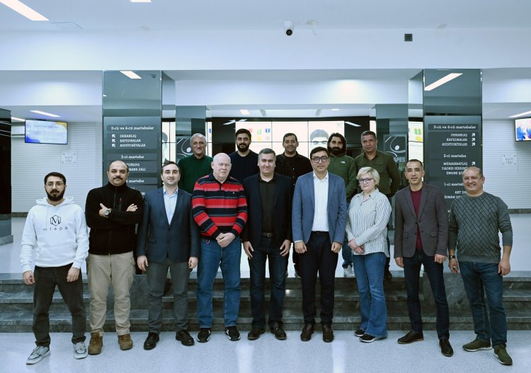 Nazir Fərid Qayıbov fotoqraflarla görüşüb