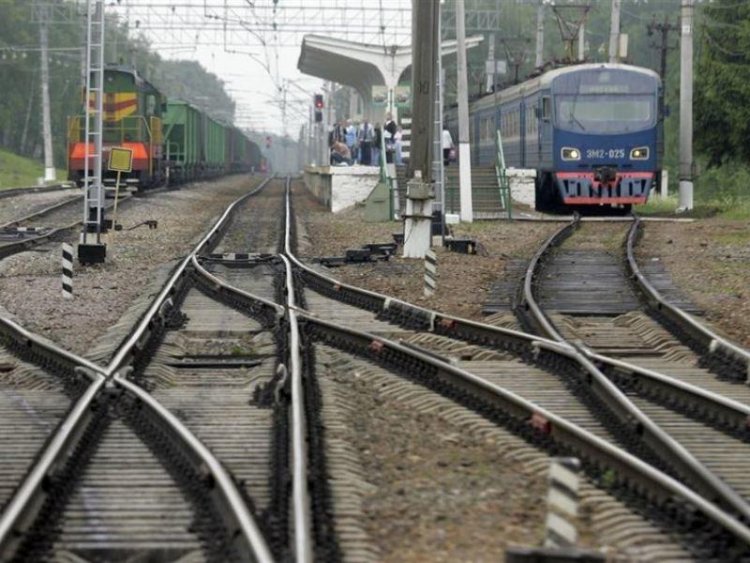 Dəmiryolu keçidində diqqətsizlik daha bir