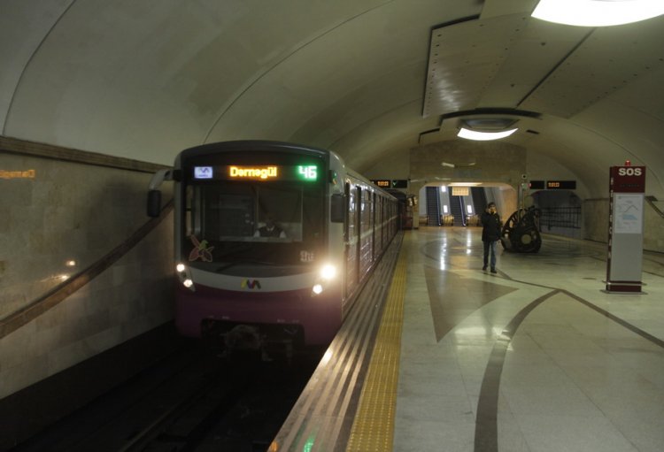 Bakı Metrosunda qatarların hərəkətində yenidən