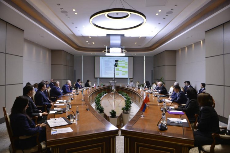 “Bakı Fond Birjası”nın nümayəndə heyəti Özbəkistana səfər edib