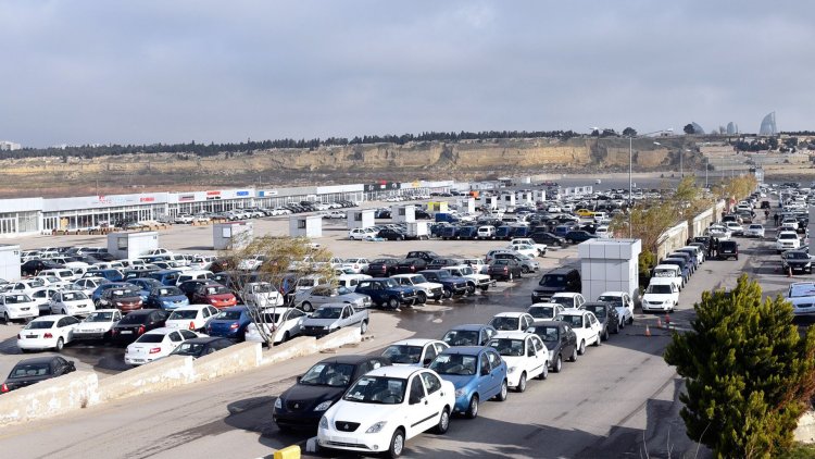 Maşın bazarında avtomobillər dəyərindən ucuz satılmağa