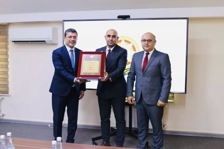Prezidentin mükafatı Ayaz Mirzəyevə təqdim olundu