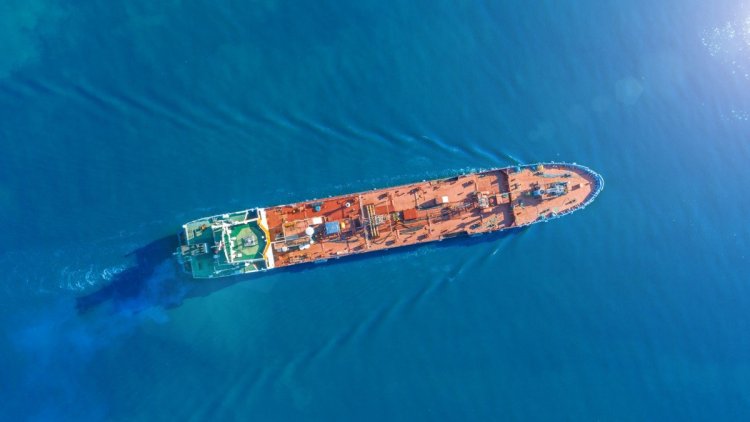 Hörmüz boğazında tankerdə yanğından sonra “Brent” 117 dollara çatıb